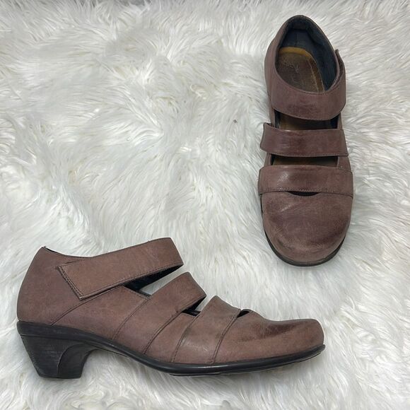 Naot Culture Burnished Brown Strappy Slip On Low Heels Sz 41/US 10-10.5 - Picture 1 of 7